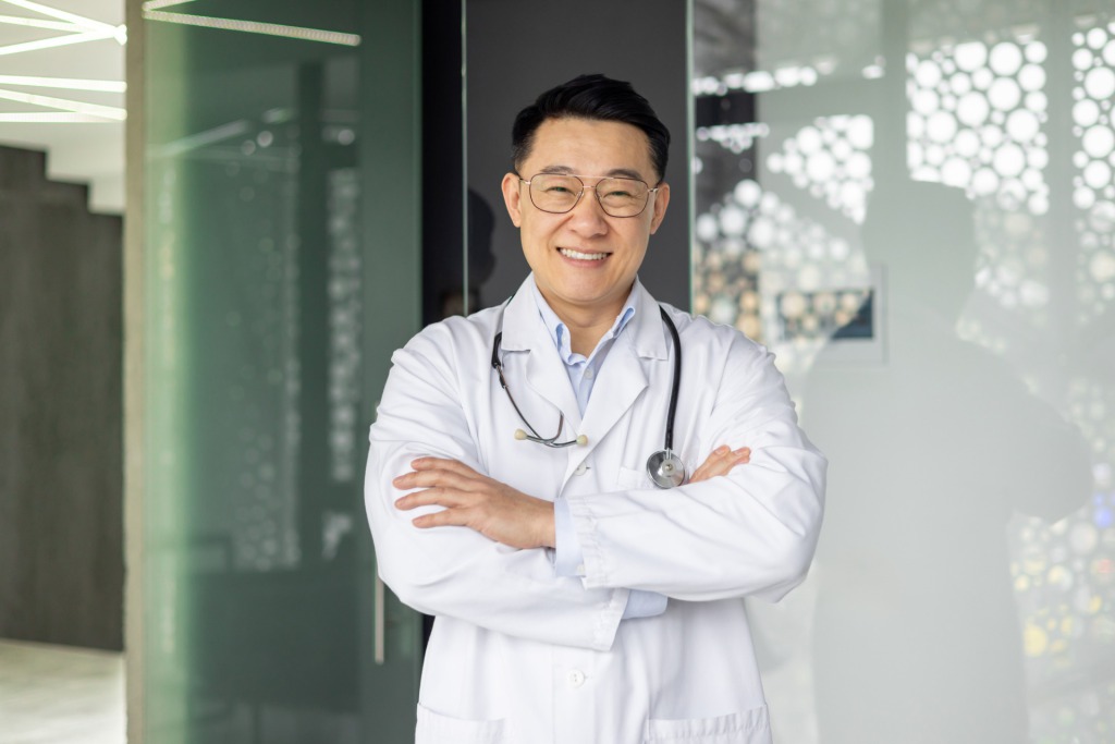 ガミースマイルは手術で治せる？