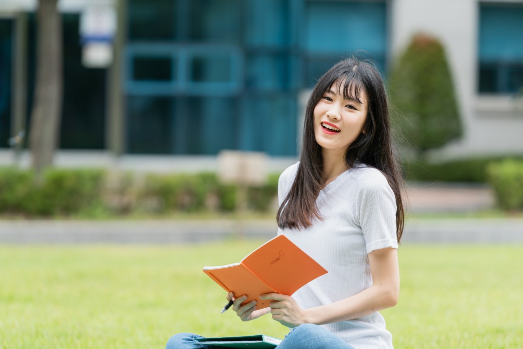 ホワイトスポットに対するセラミック治療の種類と費用相場